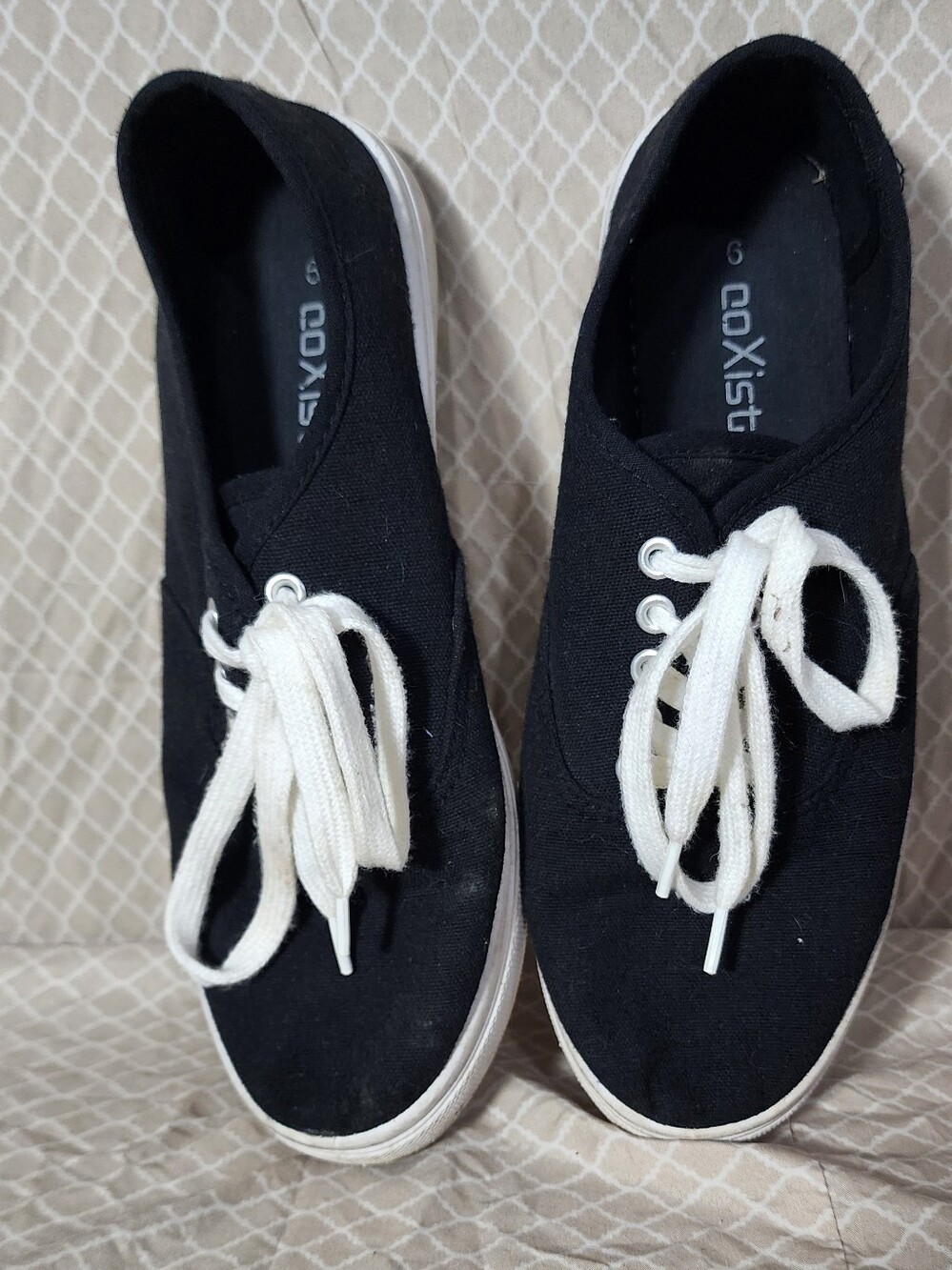 CoXist Black Canvas low-top Women's size9 Used Great Shape